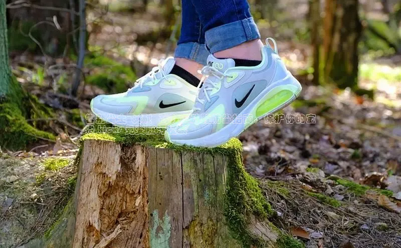 皇冠8868体育入口登录首页百度 H5告别尘土飞扬！高效运动鞋防尘指南，保护你的宝
贵 kicks 免受脏污侵袭