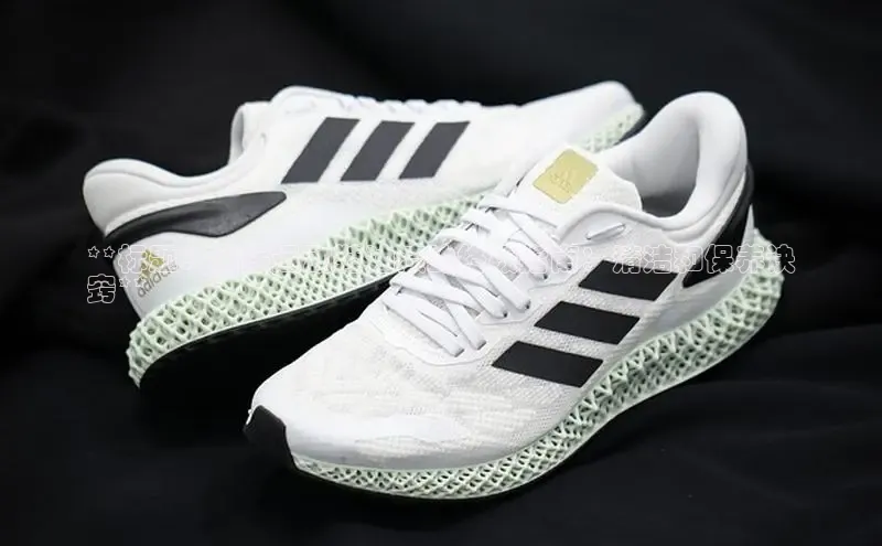 8868体育官方登录入口携程**标题：消除运动鞋油渍的终极指南：清洁和保养诀
窍**