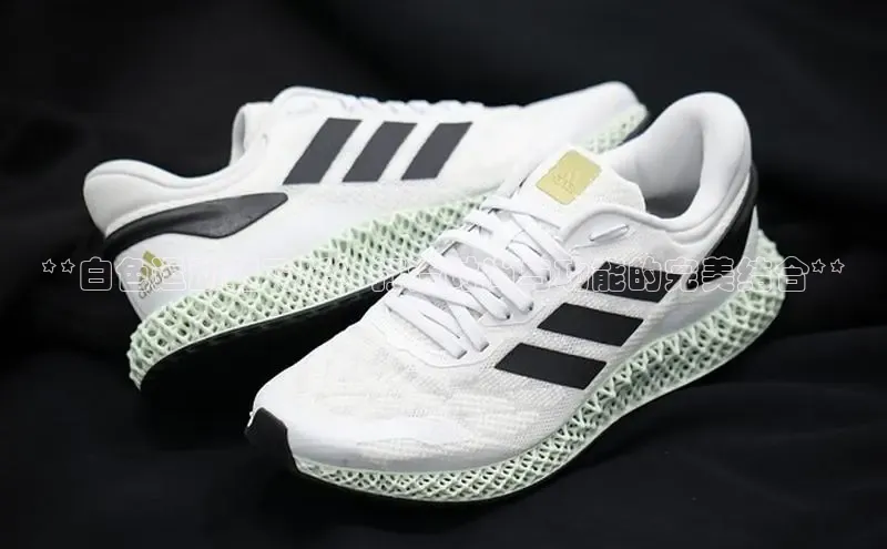 8868体育app官方网站百度人工翻译**白色运动鞋飞跃：打造时尚与功能的完美结合**