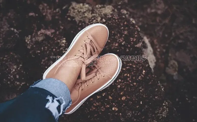 8868体育下载app小度商城**女士 2024 夏季爆款包包、头饰和鞋子
：引领潮流的时尚单品**