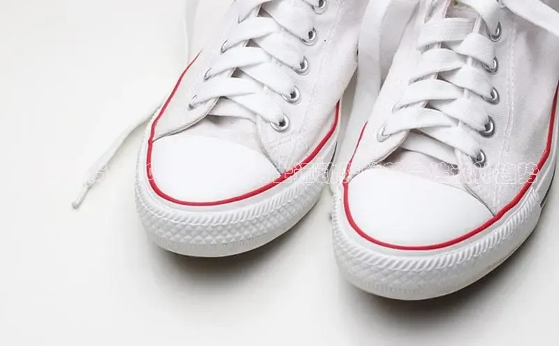 革新时尚：2025年年轻男士运动鞋的革命性设计趋势