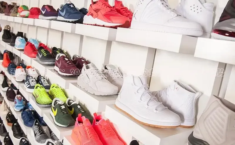 预见未来潮流：2025年最具前瞻性的女性运动鞋设计趋势