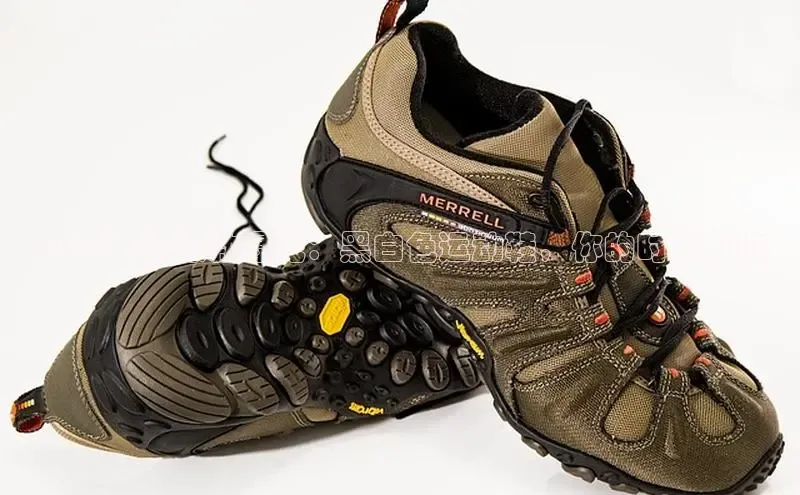 2025春季爆款曝光：黑白色运动鞋，你的时尚首选